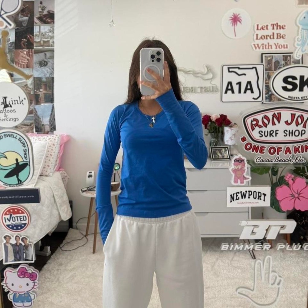 Cerulean blue lululemon long sleeve swiftly top‎